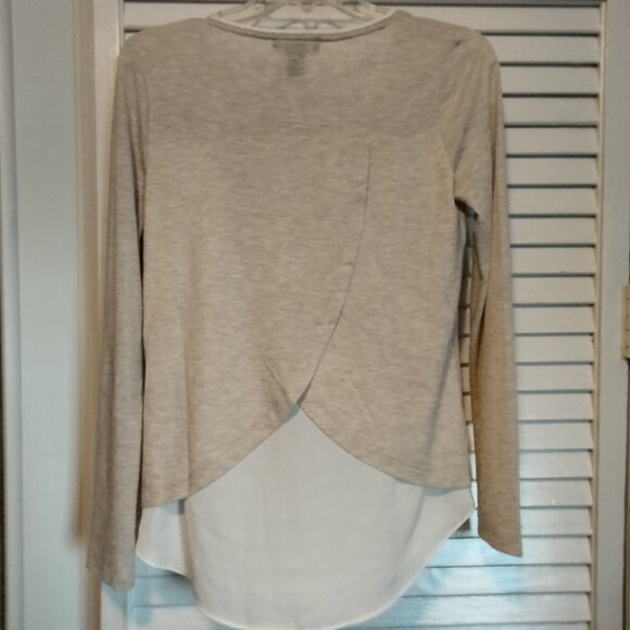 White House Black Market Biege and white top with small bead trim - Picture 4 of 5